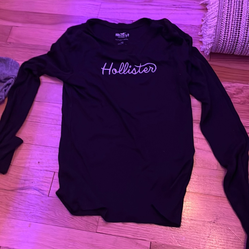 black hollister top